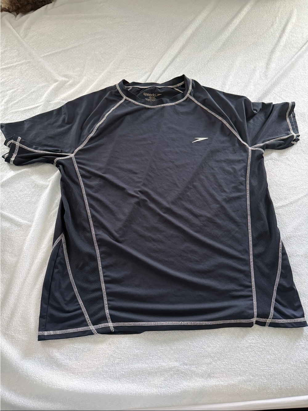 Speedo Men’s Black Short-Sleeve Rash Guard with Contrast Stitching